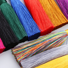 Laden Sie das Bild in den Galerie-Viewer, NAOMI | Lange Ohrringe mit 925 Sterling Silberhaken und Quasten aus echten Seidenfäden in gelb