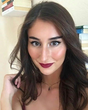 Laden Sie das Bild in den Galerie-Viewer, GIULIA | Hübsche minimalistische vergoldete Brosche lila Edelsteine Brautjungfern