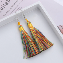 Laden Sie das Bild in den Galerie-Viewer, NAOMI | Lange Ohrringe mit 925 Sterling Silberhaken und Quasten aus echten Seidenfäden in bunt