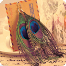 Laden Sie das Bild in den Galerie-Viewer, MAYSA | Tolle blau grüne Pfauen Feder Boho Statement Ohrringe Ohrhänger