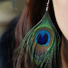 Laden Sie das Bild in den Galerie-Viewer, MAYSA | Tolle blau grüne Pfauen Feder Boho Statement Ohrringe Ohrhänger