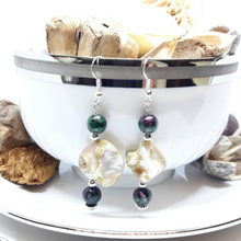Laden Sie das Bild in den Galerie-Viewer, OLIVIA | Silberfarbene GemChic Unikat Ohrringe Perlmutt beige & grün lila Ziosit Edelstein Pelen