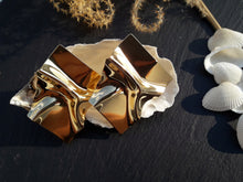 Laden Sie das Bild in den Galerie-Viewer, STRAIGHT EDGE | Coole goldfarbene Statement Ohrringe im Silk Look