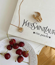 Laden Sie das Bild in den Galerie-Viewer, AUBREE | Goldfarbene 80er Retro Ohrringe 3er Hoop Creolen