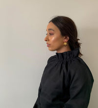 Laden Sie das Bild in den Galerie-Viewer, AUBREE | Goldfarbene 80er Retro Ohrringe 3er Hoop Creolen