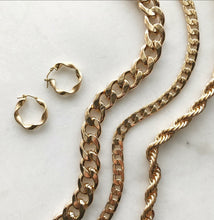 Laden Sie das Bild in den Galerie-Viewer, ESTELLE | Goldfarbene chunky chain Statement Halskette mit großer beiger Perle