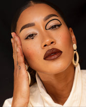 Laden Sie das Bild in den Galerie-Viewer, ABIGAIL | Klassische Resin Acryl Harz Ohrringe in beige braun marmoriertem Farbmuster