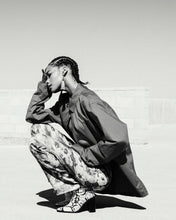 Laden Sie das Bild in den Galerie-Viewer, NAOMI | Lange Ohrringe mit 925 Sterling Silberhaken und Quasten aus echten Seidenfäden in gelb