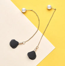 Laden Sie das Bild in den Galerie-Viewer, ROSE | Süße goldfarbene Einfädler Ohrringe mit Blüten und Perlen