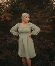 Laden Sie das Bild in den Galerie-Viewer, AUBREE | Goldfarbene 80er Retro Ohrringe 3er Hoop Creolen