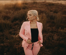 Laden Sie das Bild in den Galerie-Viewer, AUBREE | Goldfarbene 80er Retro Ohrringe 3er Hoop Creolen