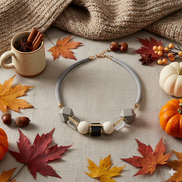 BLOMMA Holz Halskette grau weiß gold – Natürlichkeit trifft auf elegantes Design