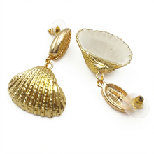 Laden Sie das Bild in den Galerie-Viewer, BEACH BABE | IKAIKA Ohrringe gold Muscheln
