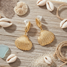 Laden Sie das Bild in den Galerie-Viewer, BEACH BABE | IKAIKA Ohrringe gold Muscheln
