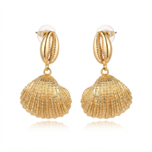 Laden Sie das Bild in den Galerie-Viewer, BEACH BABE | IKAIKA Ohrringe gold Muscheln
