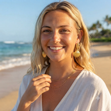 Laden Sie das Bild in den Galerie-Viewer, BEACH BABE | IKAIKA Ohrringe gold Muscheln
