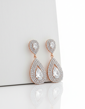 Laden Sie das Bild in den Galerie-Viewer, BRINLEY | Atemberaubende Statement Kristall Ohrhänger
