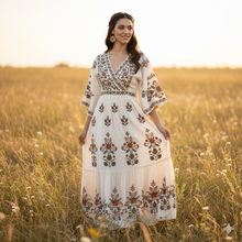 Laden Sie das Bild in den Galerie-Viewer, AMANDA | Ausgefallene Boho Stern Ohrringe Ohrhänger mit Brandmuster aus braunem Holz
