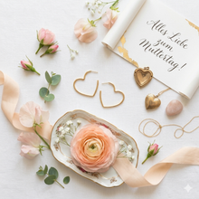 Laden Sie das Bild in den Galerie-Viewer, ALIANA | Minimalistische Herz Hoops in gold
