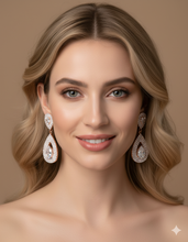 Laden Sie das Bild in den Galerie-Viewer, BRINLEY | Atemberaubende Statement Kristall Ohrhänger
