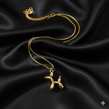 Laden Sie das Bild in den Galerie-Viewer, BUBBLES | Süße goldfarbene Halskette mit Ballon Hund Anhänger
