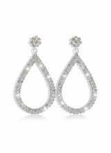 Laden Sie das Bild in den Galerie-Viewer, GABRIELLE | Atemberaubende silberne Glamour Ohrringe mit klaren Kristallen
