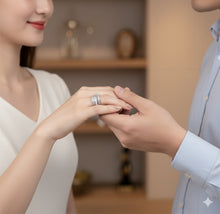 Laden Sie das Bild in den Galerie-Viewer, LUCIE | Atemberaubender Statement Ring mit klaren Kristallen
