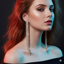 Laden Sie das Bild in den Galerie-Viewer, LUMIÈRE | Lange Party Kristall Ohrringe gold
