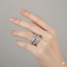 Laden Sie das Bild in den Galerie-Viewer, LUCIE | Atemberaubender Statement Ring mit klaren Kristallen
