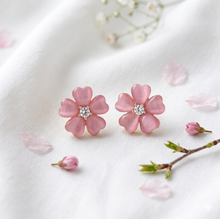 Laden Sie das Bild in den Galerie-Viewer, JENNY | Süße rosa Blumen Rosen Ohrstecker Ohrringe
