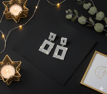 Load image into Gallery viewer, FELICITY | Coole Party Statement Ohrringe in silber mit Kristallen
