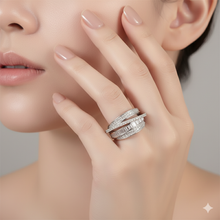 Laden Sie das Bild in den Galerie-Viewer, LUCIE | Atemberaubender Statement Ring mit klaren Kristallen
