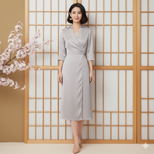 Laden Sie das Bild in den Galerie-Viewer, GINGKO | Schöne goldfarbene Hänger Ohrringe mit Gingko Blättern
