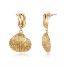 Laden Sie das Bild in den Galerie-Viewer, BEACH BABE | IKAIKA Ohrringe gold Muscheln
