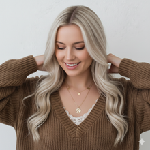 Laden Sie das Bild in den Galerie-Viewer, MARCO POLO | Schöne goldfarbene Halskette zweilagig mit kleinen Plättchen und Weltkugel
