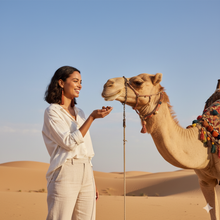Laden Sie das Bild in den Galerie-Viewer, NAOMI | Lange Ohrringe mit 925 Sterling Silberhaken und Quasten aus echten Seidenfäden in braun
