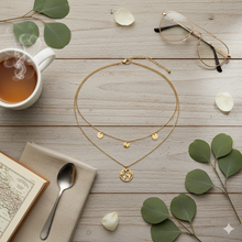 Laden Sie das Bild in den Galerie-Viewer, MARCO POLO | Schöne goldfarbene Halskette zweilagig mit kleinen Plättchen und Weltkugel
