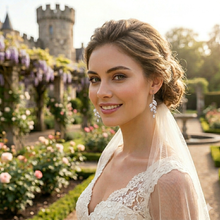 Laden Sie das Bild in den Galerie-Viewer, ELOISE | Elegant verspielte Braut Ohrringe in roségold mit Kristallen in Blüten Blattform
