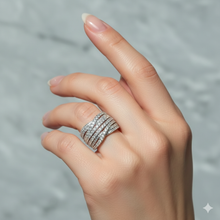 Laden Sie das Bild in den Galerie-Viewer, FRANCES | Atemberaubender silberner Cocktail Ring mit Kristallen
