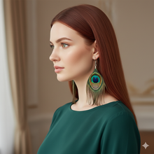 Laden Sie das Bild in den Galerie-Viewer, MAYSA | Tolle blau grüne Pfauen Feder Boho Statement Ohrringe Ohrhänger

