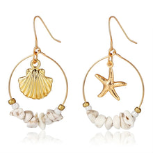 Load image into Gallery viewer, BEACH BABE | Ohrringe gold Muschel Seestern Halbedelsteine beige Creolen ungleich mismatched
