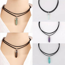 Laden Sie das Bild in den Galerie-Viewer, DIANA | Coole Choker Halskette mit spitzem Hexagon Anhänger aus Halbedelsteinen
