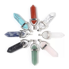 Laden Sie das Bild in den Galerie-Viewer, DIANA | Coole Choker Halskette mit spitzem Hexagon Anhänger aus Halbedelsteinen

