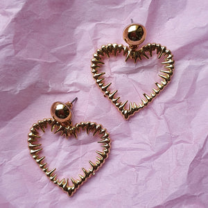 JOLA | Extravagante goldfarbene Herz Ohrringe Ohrhänger mit Spikes Party Schmuck