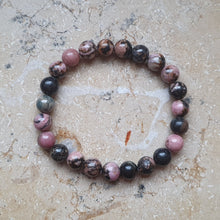 Laden Sie das Bild in den Galerie-Viewer, GemChic | Perlen Armband mit Halbedelsteinen grau rosa
