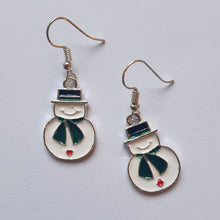 Laden Sie das Bild in den Galerie-Viewer, XMAS silber | Schöne 925 Silber Ohrringe mit süßen Weihnachtsanhängern
