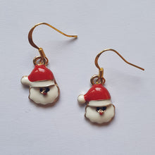 Laden Sie das Bild in den Galerie-Viewer, XMAS gold | Süße goldfarbene Ohrringe für Weihnachten mit verschiedenen Motiven
