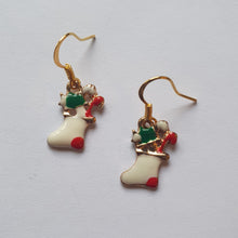 Laden Sie das Bild in den Galerie-Viewer, XMAS gold | Süße goldfarbene Ohrringe für Weihnachten mit verschiedenen Motiven
