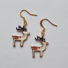 Laden Sie das Bild in den Galerie-Viewer, XMAS gold | Süße goldfarbene Ohrringe für Weihnachten mit verschiedenen Motiven
