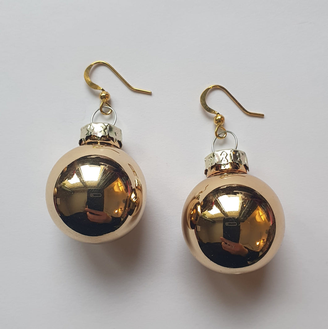 XMAS | Süße Ohrringe mit Weihnachtskugeln in verschiedenen Farben